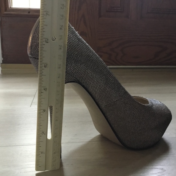 Enzo Angiolini, size 8, gold shimmer - Picture 7 of 8